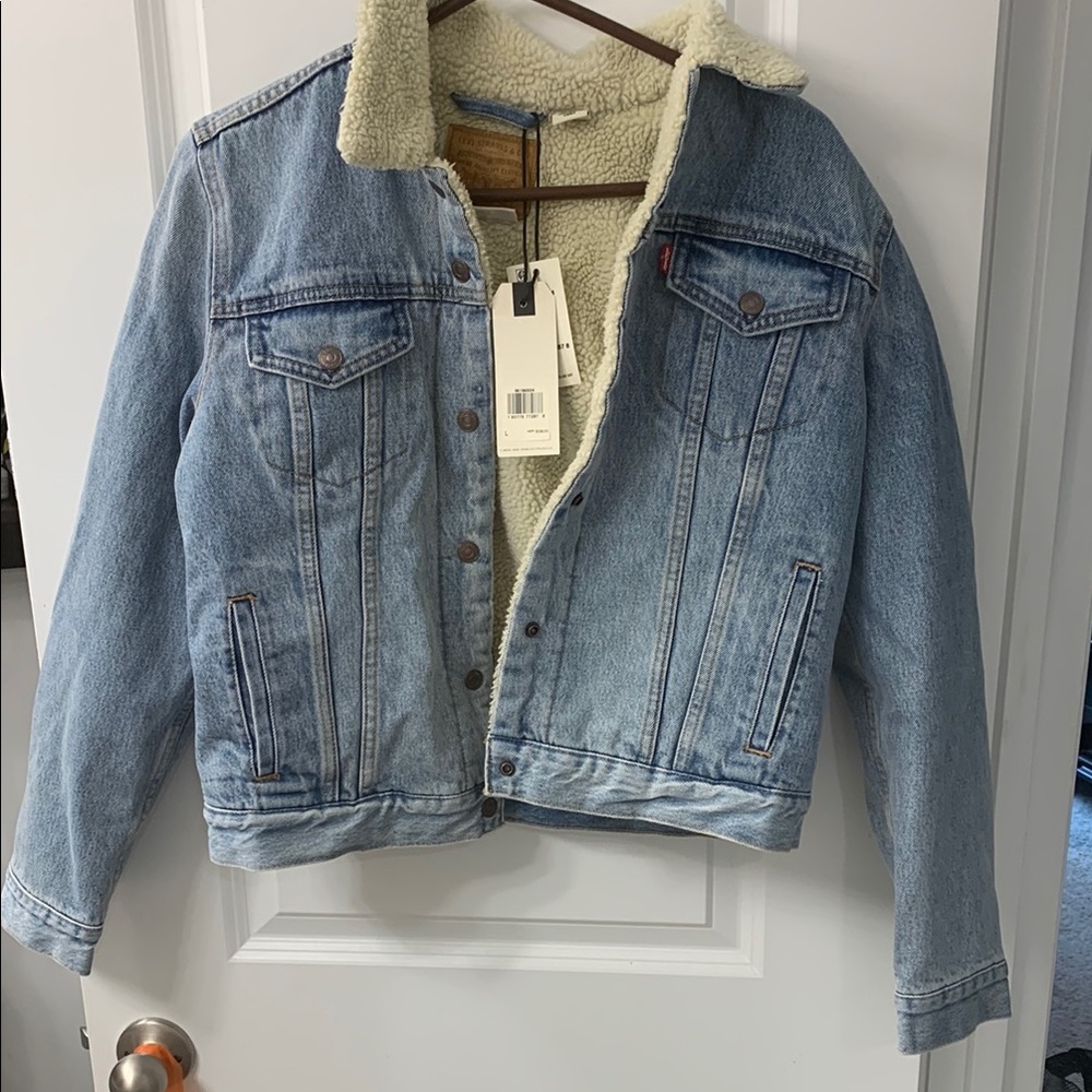 SALE❤️❤️❤️Levi's Blue Jean Jacket Classic Denim Style